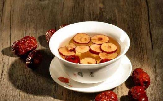 红枣泡水的作用 红枣泡水的八大禁忌