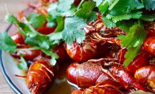 红烧小龙虾的3种美味做法 吃小龙虾需要注意的问题