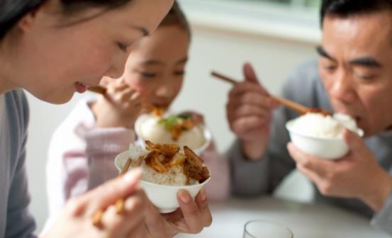 吃饭的禁忌你知多少 吃米饭的四项原则