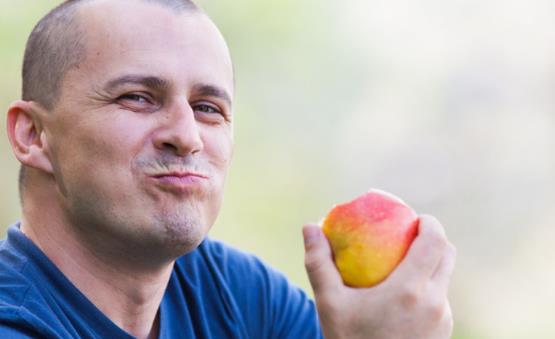 吃苹果对身体健康带来的好处 苹果煮着吃也有养生功效