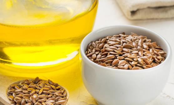 食用亚麻籽油能改善女性经前综合症 亚麻籽油的食用方法