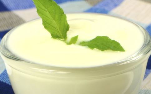 喝酸奶 酸奶 减肥 增肥 牛奶 原料 减小腹 吸收钙质